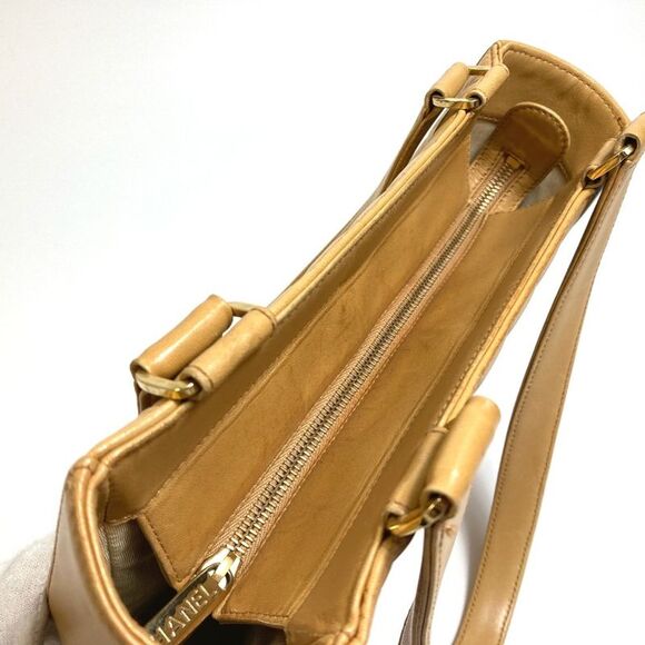 Pre Loved chanel Women Beige Tote Bags - Picture 8 of 8
